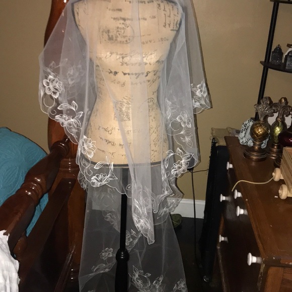 New Beautiful veil no comb lace edged - Picture 2 of 8